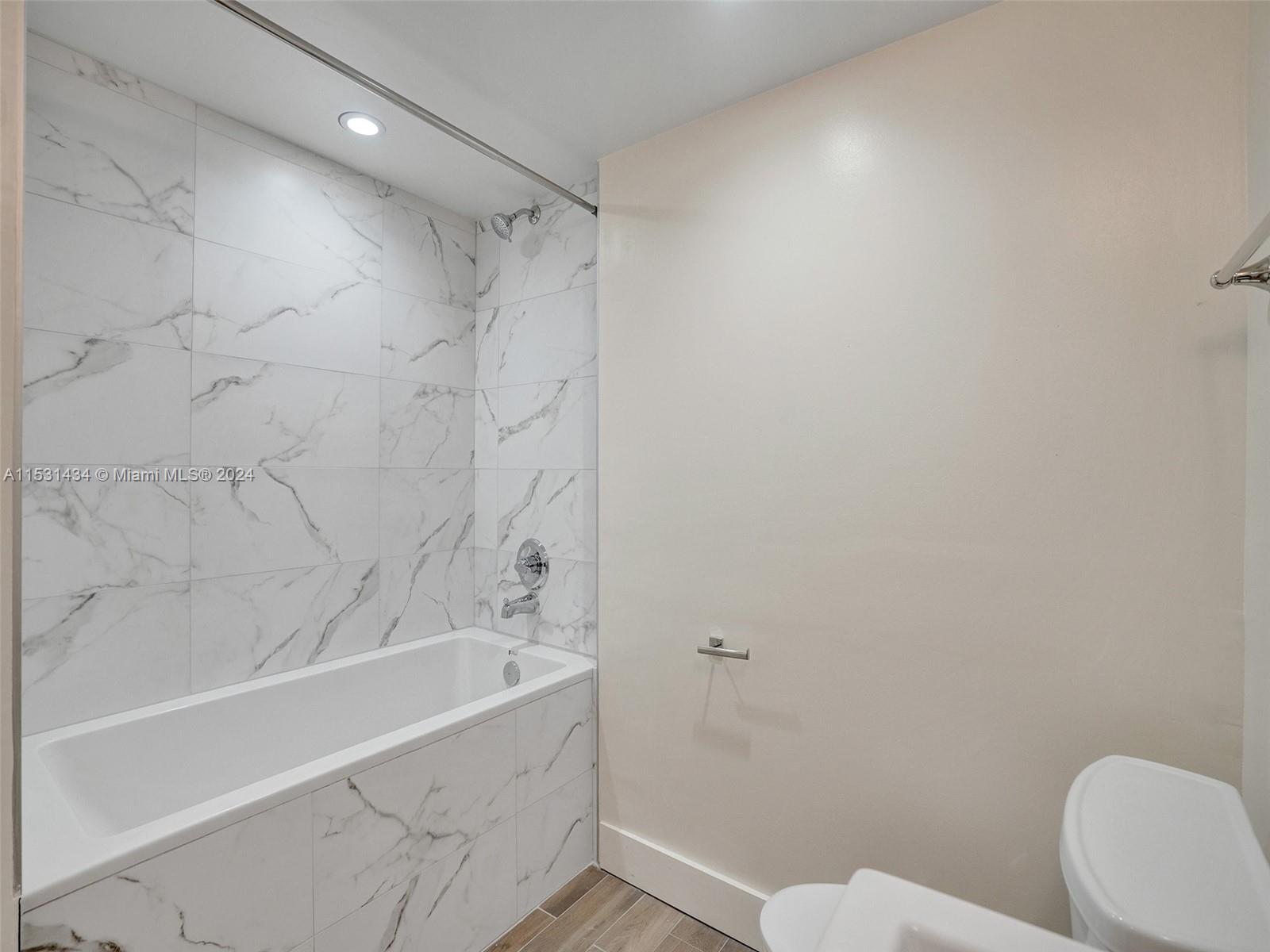 1000 W Island Blvd 307, Aventura, Florida 33160, 1 Bedroom Bedrooms, ,1 BathroomBathrooms,Residentiallease,For Rent,1000 W Island Blvd 307,A11531434