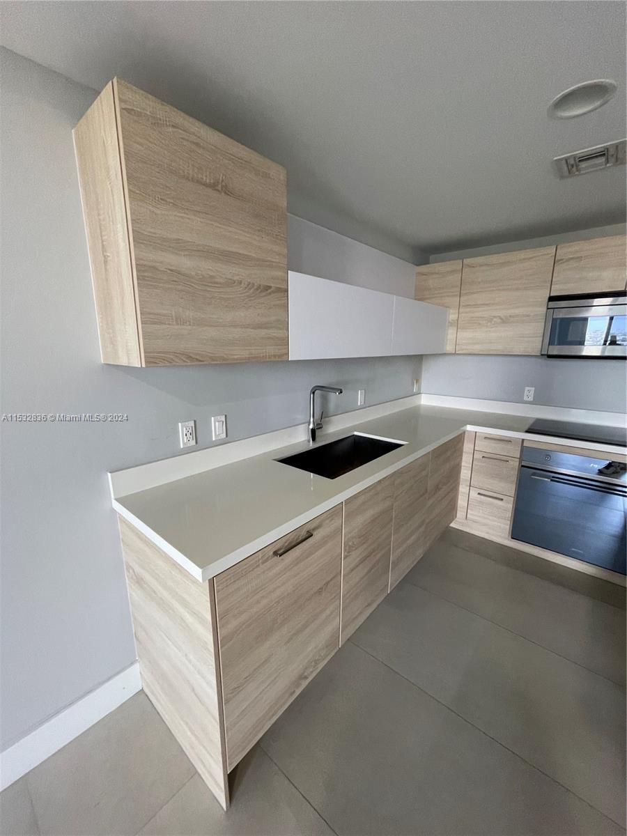 16385 Biscayne Blvd 2404, North Miami Beach, Florida 33160, 2 Bedrooms Bedrooms, ,2 BathroomsBathrooms,Residential,For Sale,16385 Biscayne Blvd 2404,A11532836