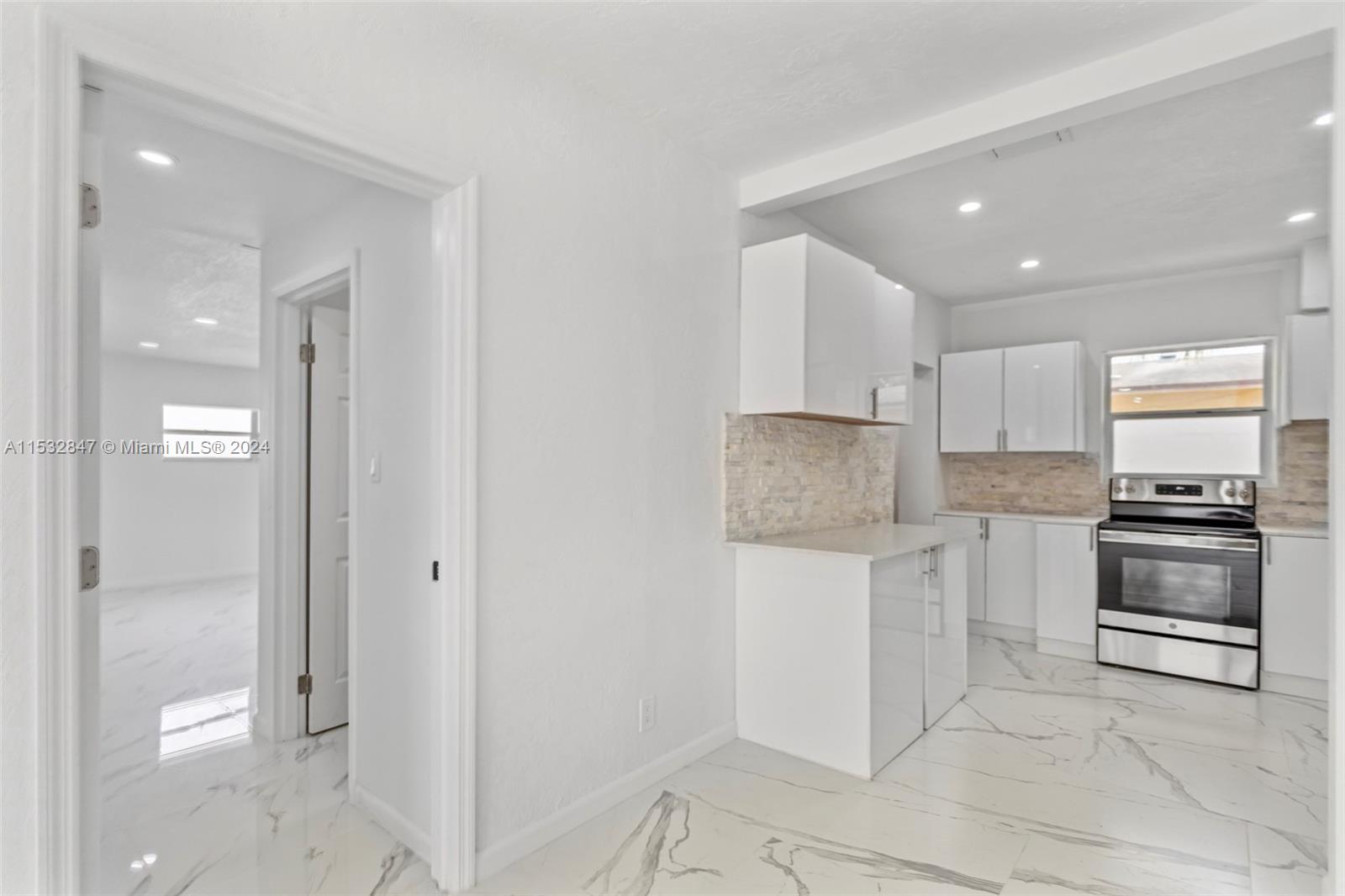 988 NW 10th St 1, Hallandale Beach, Florida 33009, 3 Bedrooms Bedrooms, ,2 BathroomsBathrooms,Residentiallease,For Rent,988 NW 10th St 1,A11532847