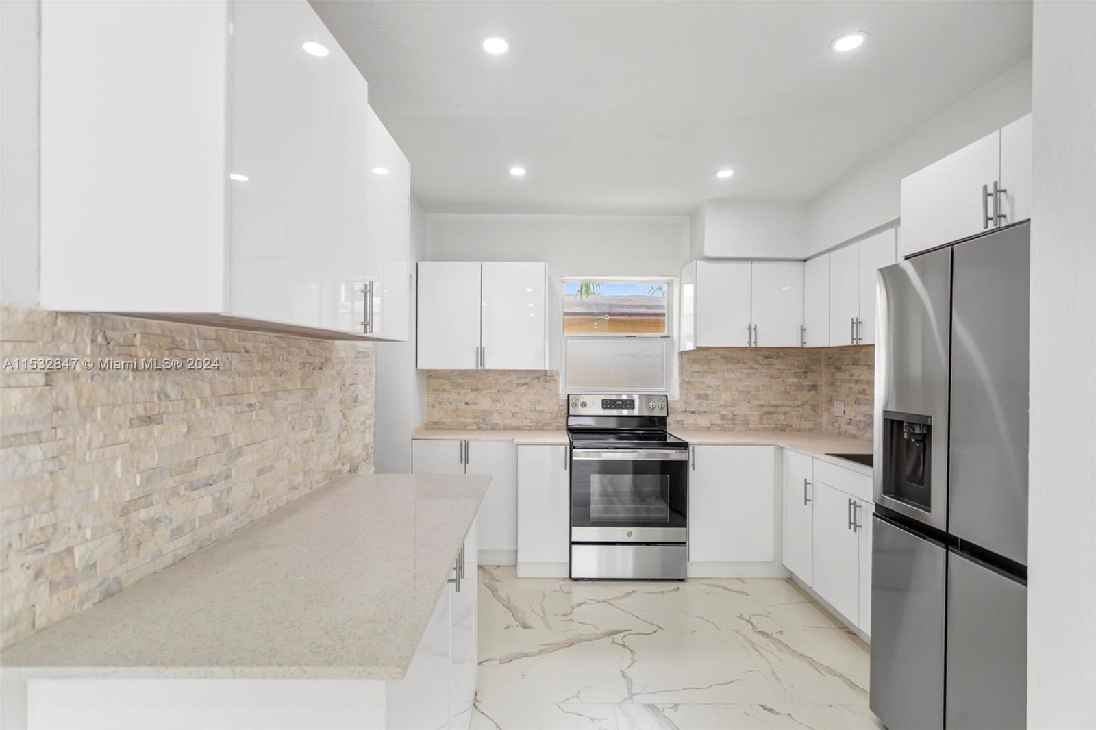 988 NW 10th St 1, Hallandale Beach, Florida 33009, 3 Bedrooms Bedrooms, ,2 BathroomsBathrooms,Residentiallease,For Rent,988 NW 10th St 1,A11532847