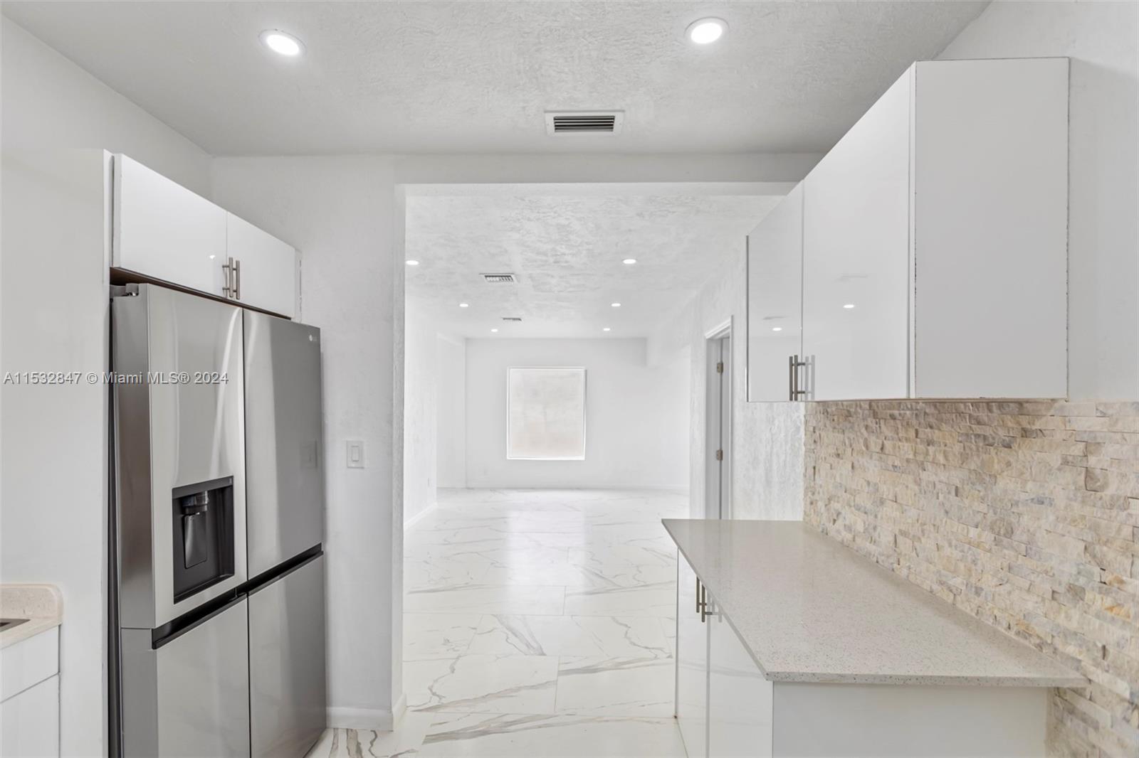 988 NW 10th St 1, Hallandale Beach, Florida 33009, 3 Bedrooms Bedrooms, ,2 BathroomsBathrooms,Residentiallease,For Rent,988 NW 10th St 1,A11532847