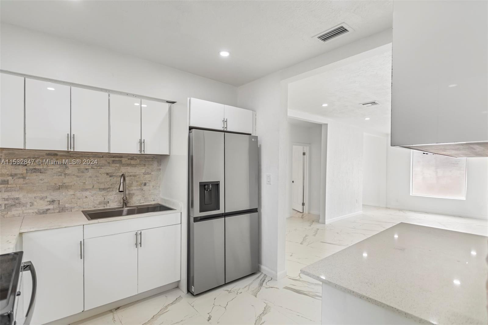 988 NW 10th St 1, Hallandale Beach, Florida 33009, 3 Bedrooms Bedrooms, ,2 BathroomsBathrooms,Residentiallease,For Rent,988 NW 10th St 1,A11532847