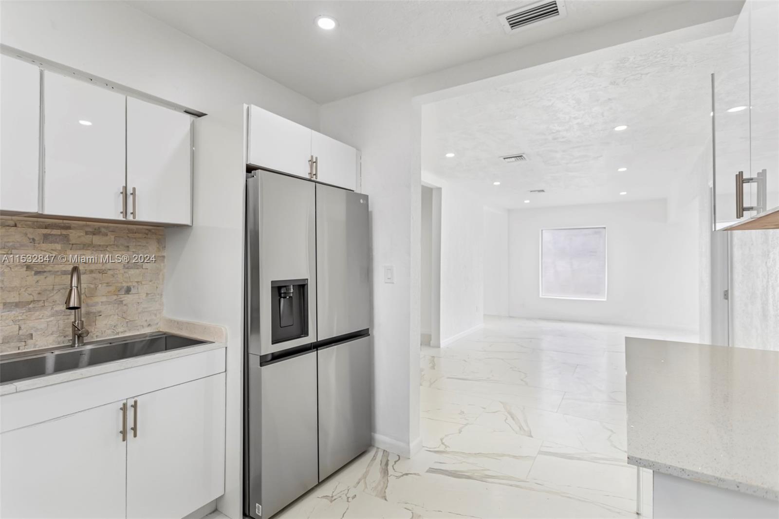 988 NW 10th St 1, Hallandale Beach, Florida 33009, 3 Bedrooms Bedrooms, ,2 BathroomsBathrooms,Residentiallease,For Rent,988 NW 10th St 1,A11532847