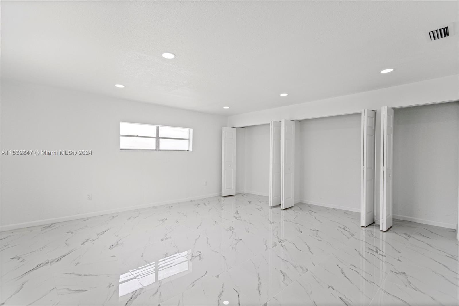 988 NW 10th St 1, Hallandale Beach, Florida 33009, 3 Bedrooms Bedrooms, ,2 BathroomsBathrooms,Residentiallease,For Rent,988 NW 10th St 1,A11532847