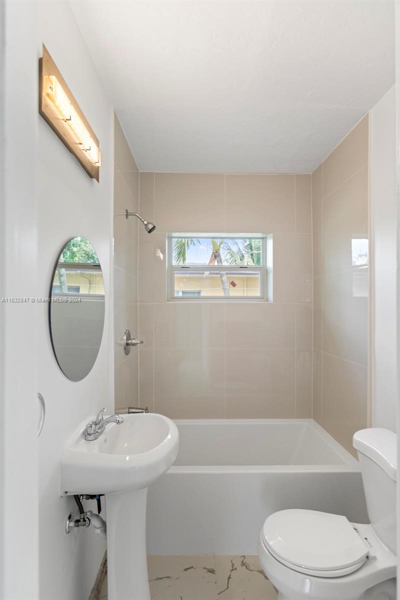 988 NW 10th St 1, Hallandale Beach, Florida 33009, 3 Bedrooms Bedrooms, ,2 BathroomsBathrooms,Residentiallease,For Rent,988 NW 10th St 1,A11532847