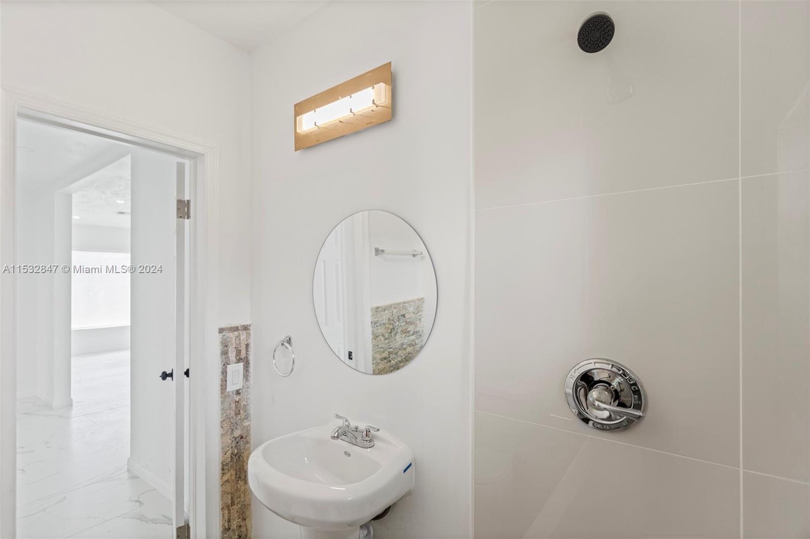 988 NW 10th St 1, Hallandale Beach, Florida 33009, 3 Bedrooms Bedrooms, ,2 BathroomsBathrooms,Residentiallease,For Rent,988 NW 10th St 1,A11532847