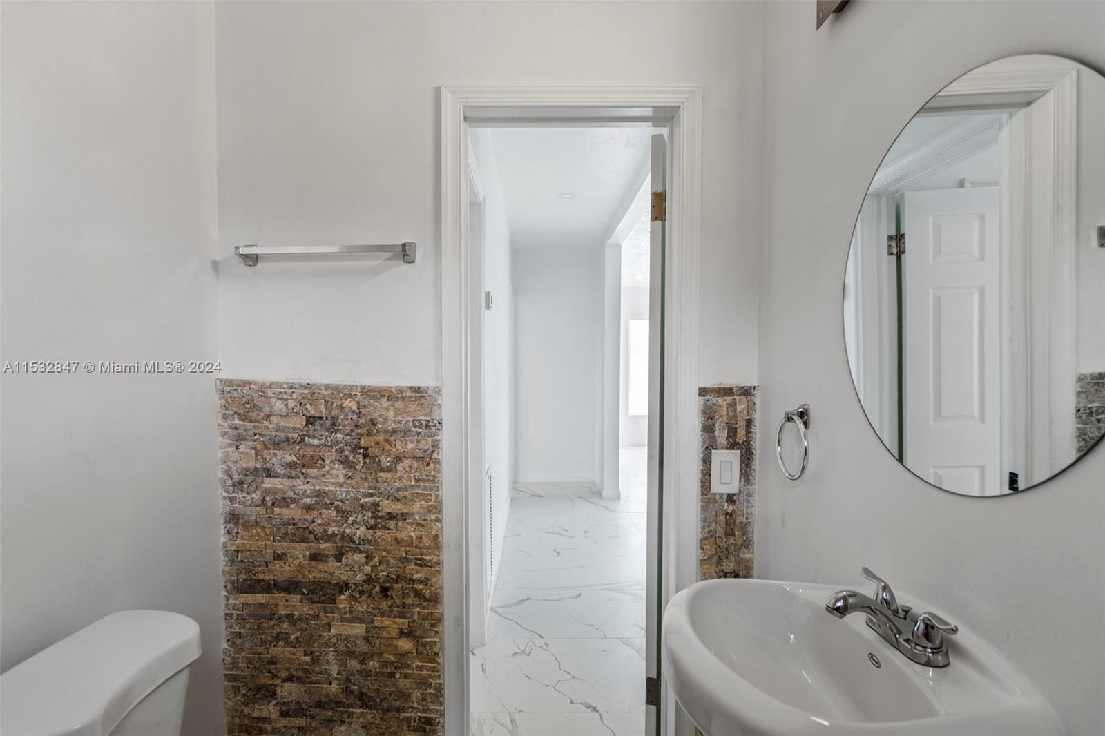 988 NW 10th St 1, Hallandale Beach, Florida 33009, 3 Bedrooms Bedrooms, ,2 BathroomsBathrooms,Residentiallease,For Rent,988 NW 10th St 1,A11532847