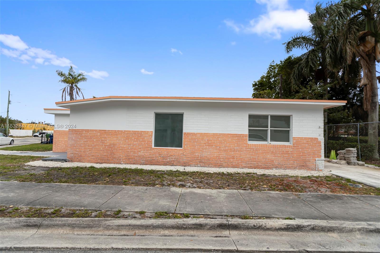 988 NW 10th St 1, Hallandale Beach, Florida 33009, 3 Bedrooms Bedrooms, ,2 BathroomsBathrooms,Residentiallease,For Rent,988 NW 10th St 1,A11532847