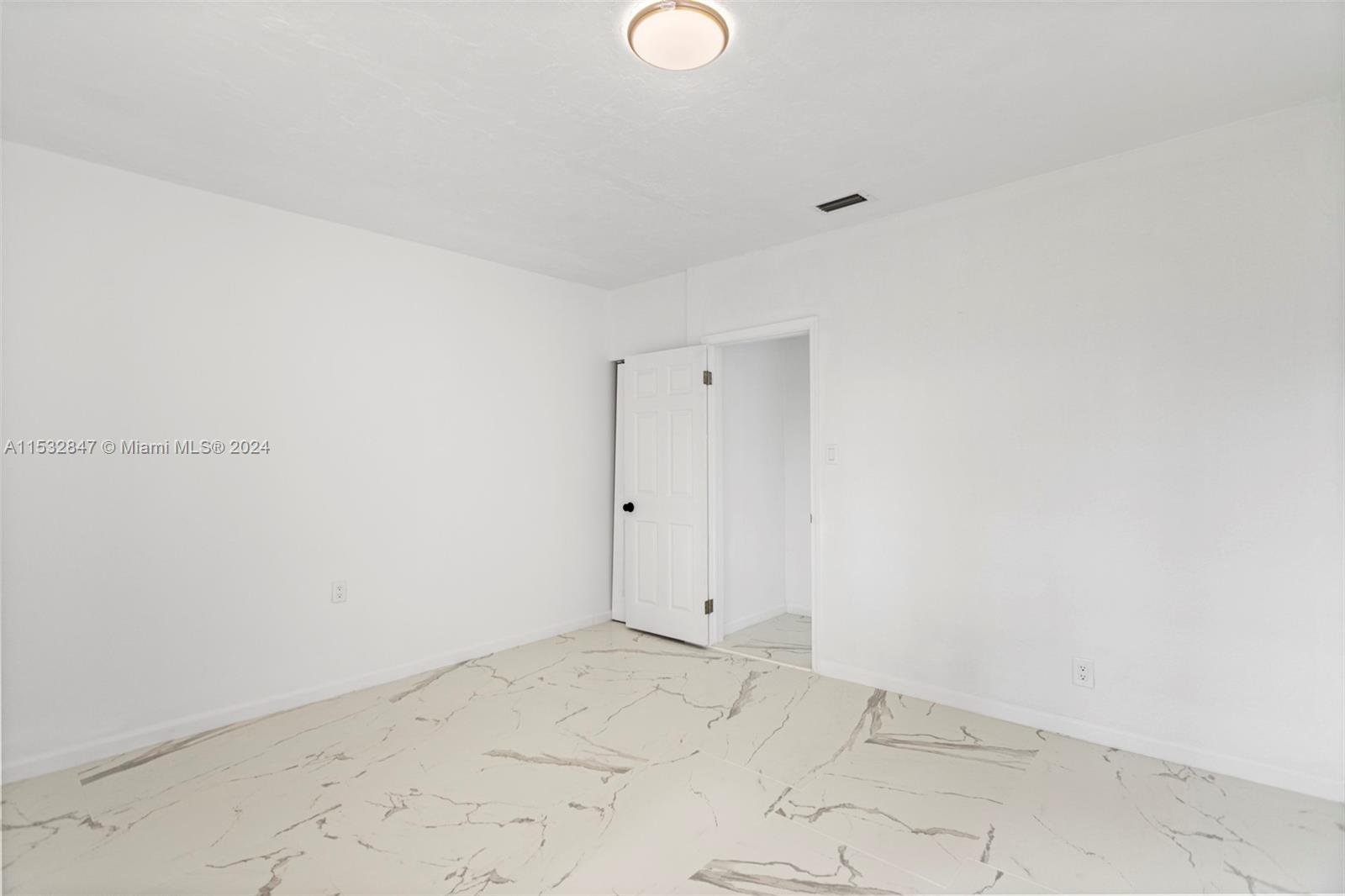 988 NW 10th St 1, Hallandale Beach, Florida 33009, 3 Bedrooms Bedrooms, ,2 BathroomsBathrooms,Residentiallease,For Rent,988 NW 10th St 1,A11532847