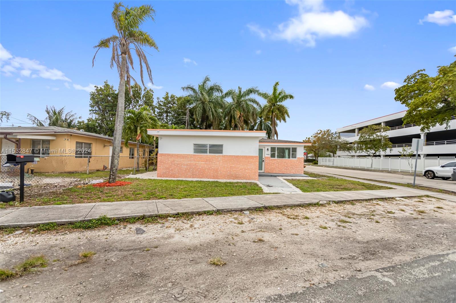 988 NW 10th St 1, Hallandale Beach, Florida 33009, 3 Bedrooms Bedrooms, ,2 BathroomsBathrooms,Residentiallease,For Rent,988 NW 10th St 1,A11532847