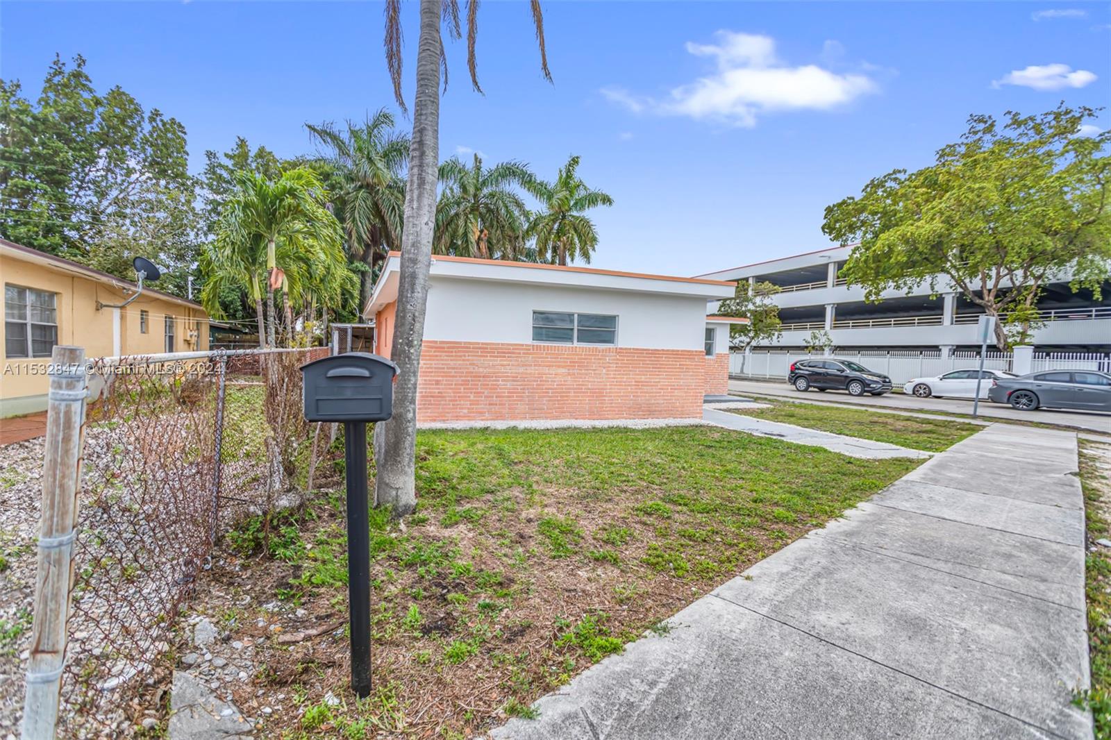 988 NW 10th St 1, Hallandale Beach, Florida 33009, 3 Bedrooms Bedrooms, ,2 BathroomsBathrooms,Residentiallease,For Rent,988 NW 10th St 1,A11532847