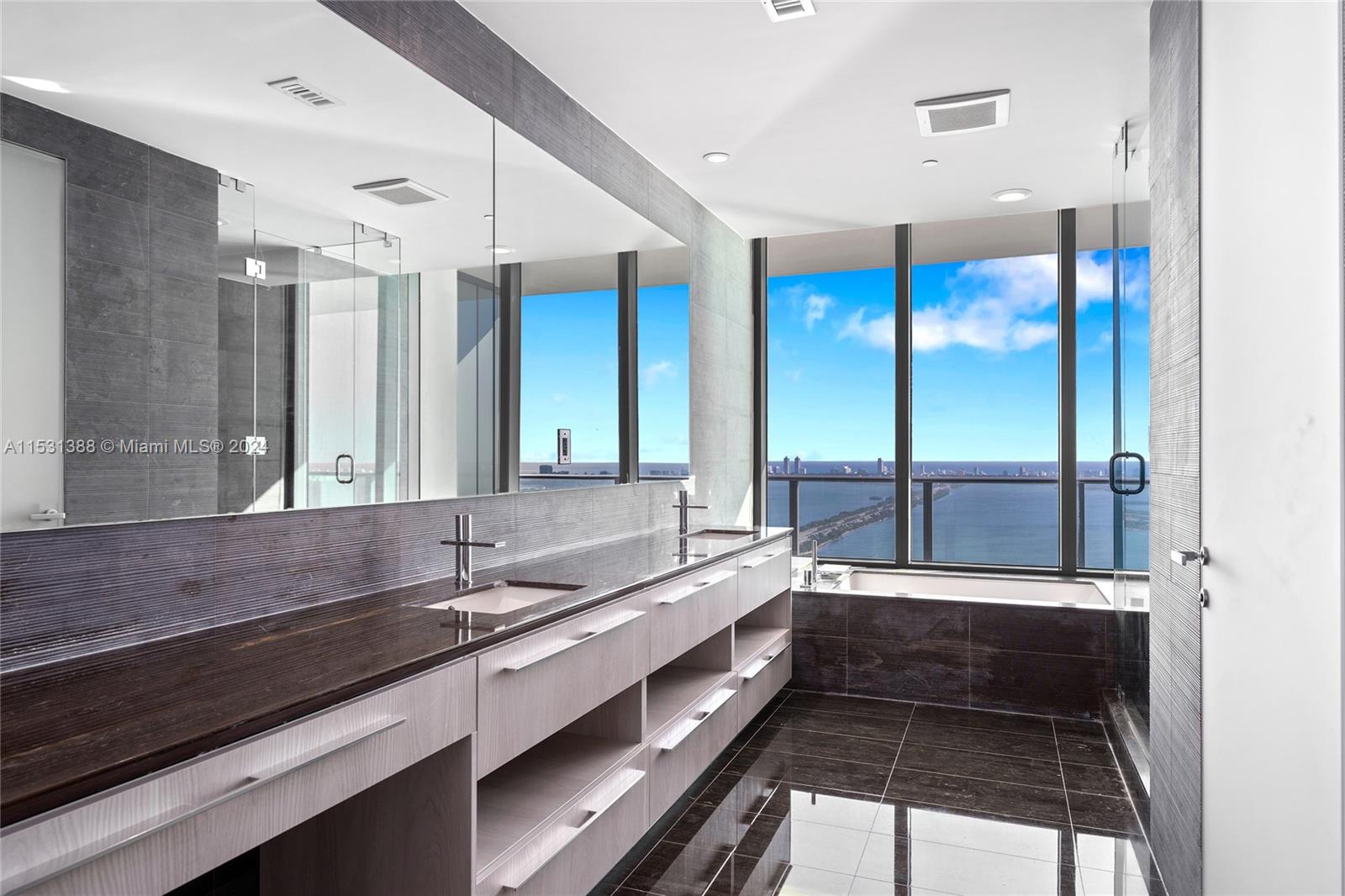 3131 NE 7th Ave PH5003, Miami, Florida 33137, 4 Bedrooms Bedrooms, 8 Rooms Rooms,5 BathroomsBathrooms,Residential,For Sale,3131 NE 7th Ave PH5003,A11531388