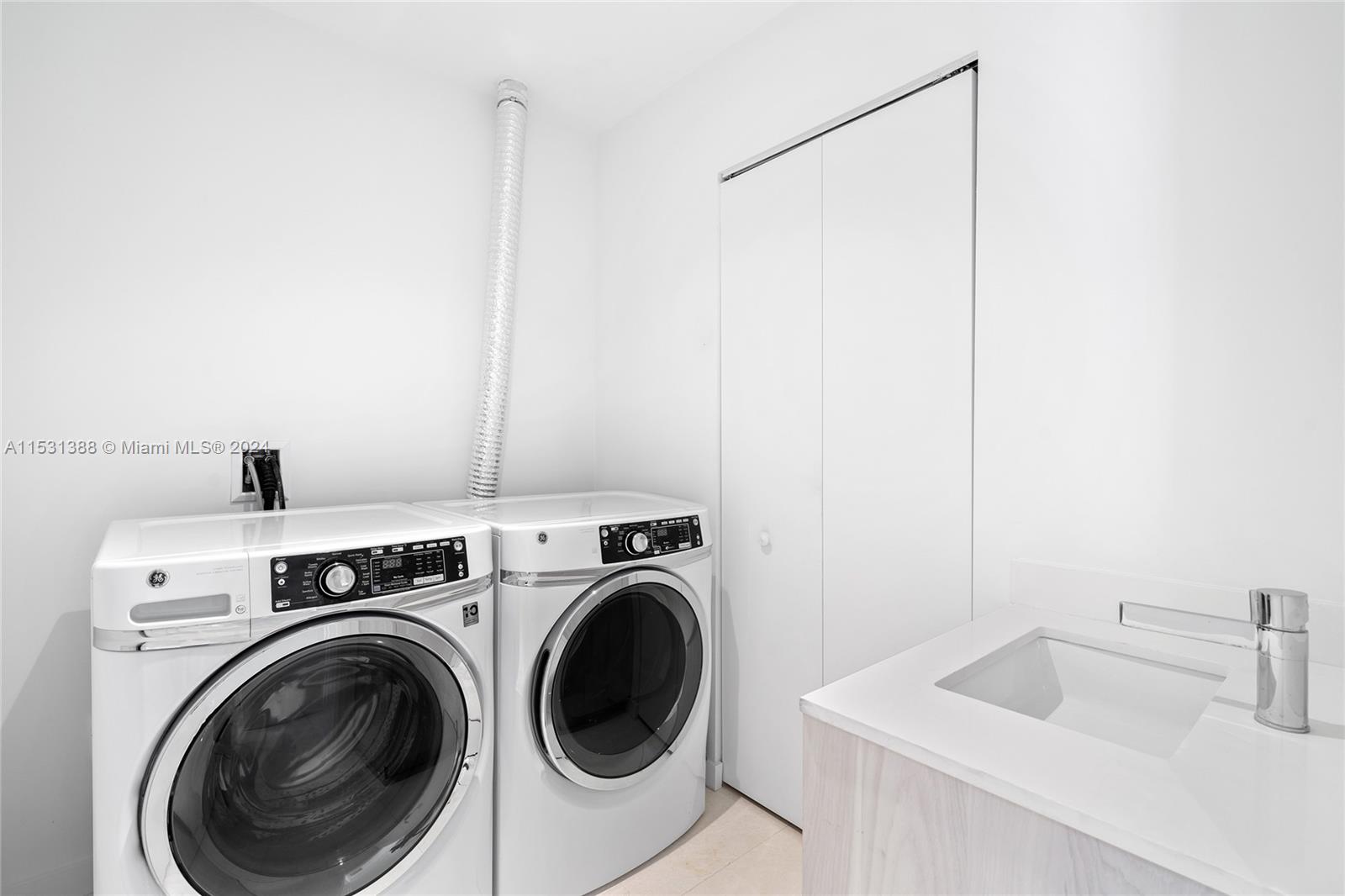 3131 NE 7th Ave PH5003, Miami, Florida 33137, 4 Bedrooms Bedrooms, 8 Rooms Rooms,5 BathroomsBathrooms,Residential,For Sale,3131 NE 7th Ave PH5003,A11531388