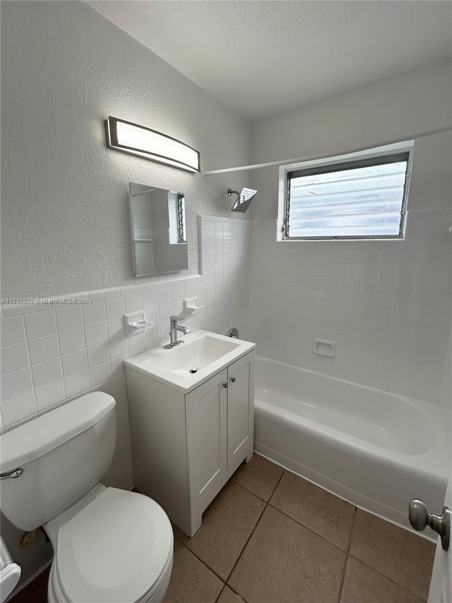 12416 NE 12th Ct 4, North Miami, Florida 33161, 1 Bedroom Bedrooms, ,1 BathroomBathrooms,Residentiallease,For Rent,12416 NE 12th Ct 4,A11532903