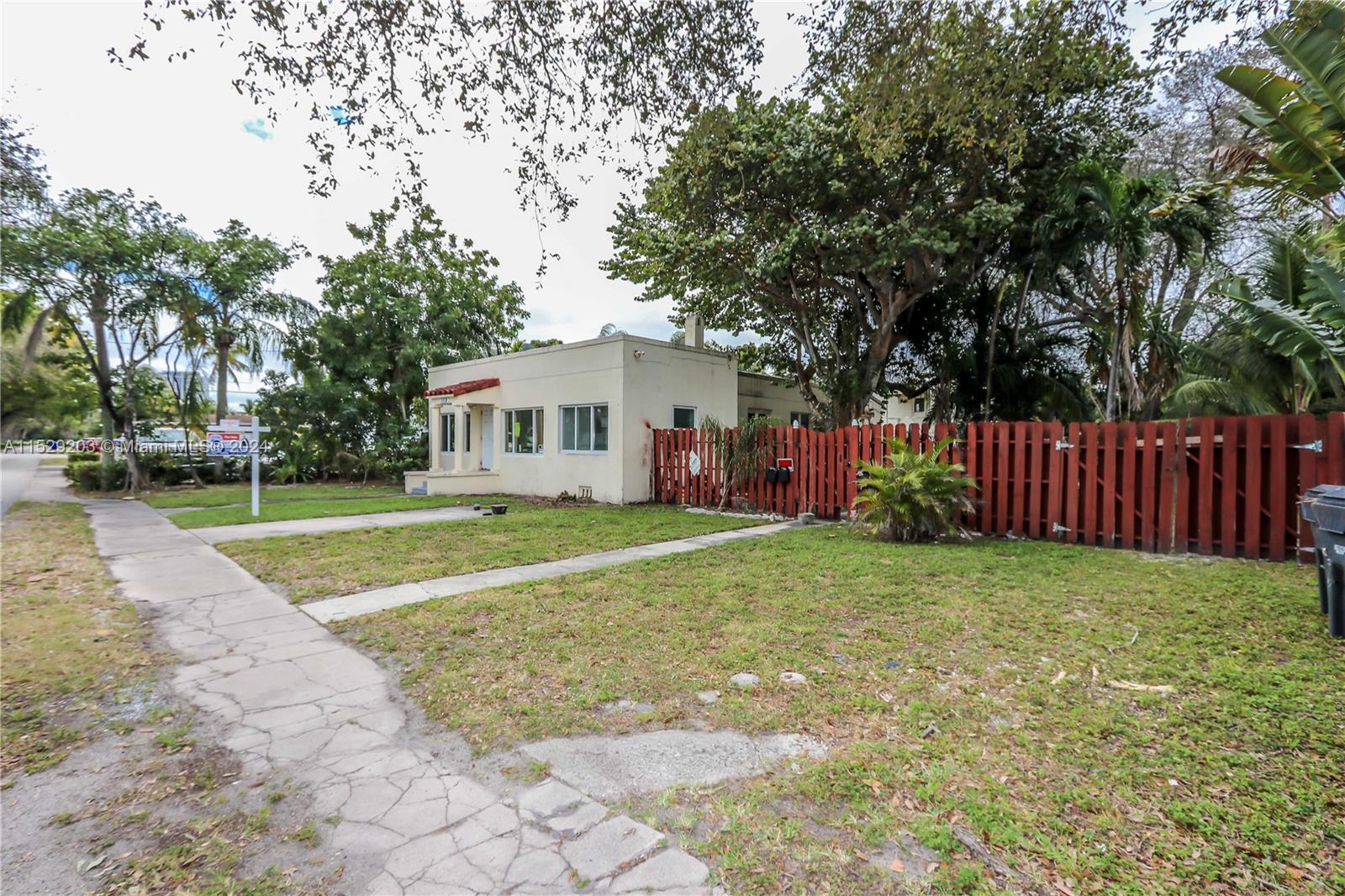 1126 N 17th Ave, Hollywood, Florida 33020, 3 Bedrooms Bedrooms, ,2 BathroomsBathrooms,Residential,For Sale,1126 N 17th Ave,A11529203