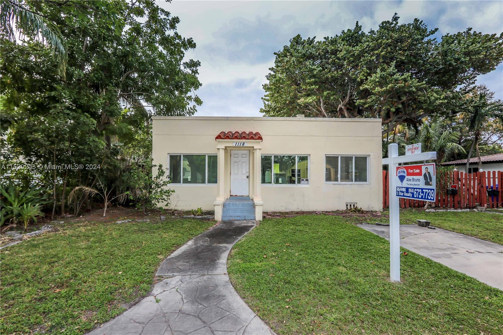 1126 N 17th Ave, Hollywood, Florida 33020, 3 Bedrooms Bedrooms, ,2 BathroomsBathrooms,Residential,For Sale,1126 N 17th Ave,A11529203