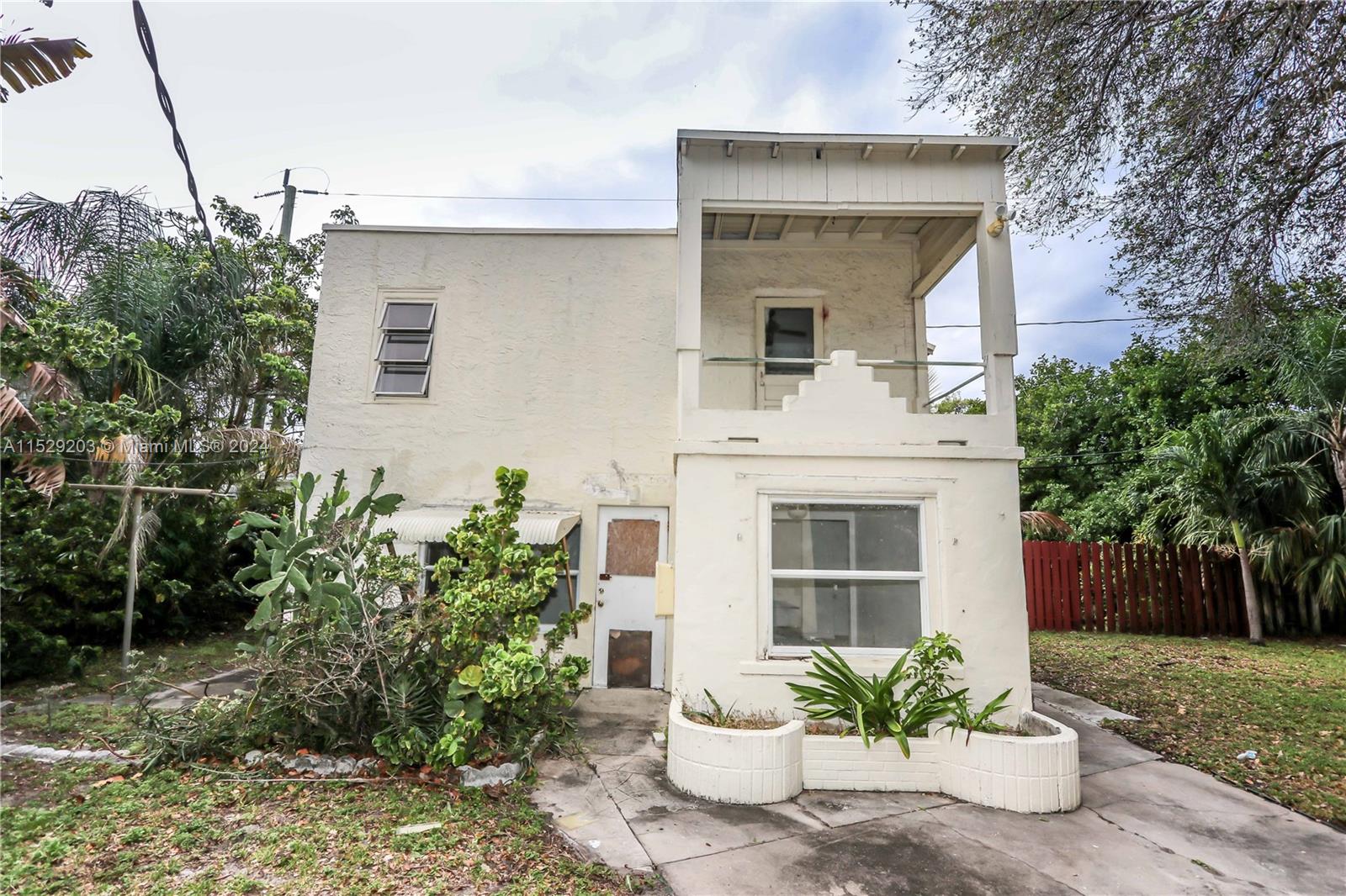 1126 N 17th Ave, Hollywood, Florida 33020, 3 Bedrooms Bedrooms, ,2 BathroomsBathrooms,Residential,For Sale,1126 N 17th Ave,A11529203