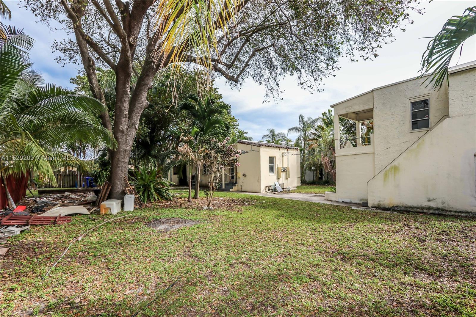 1118 N 17th Ave, Hollywood, Florida 33020, ,Residentialincome,For Sale,1118 N 17th Ave,A11529209