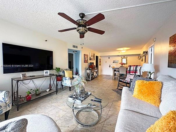 1300 Saint Charles Pl, Pembroke Pines, FL, 33026 United States, 2 Bedrooms Bedrooms, ,2 BathroomsBathrooms,Residential,For Sale,Saint Charles Pl,A11530440