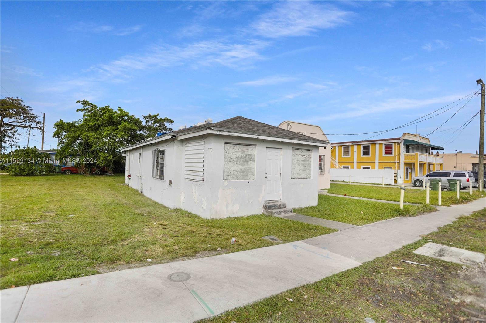 738 SW 6th Ave  For Sale A11529134, FL