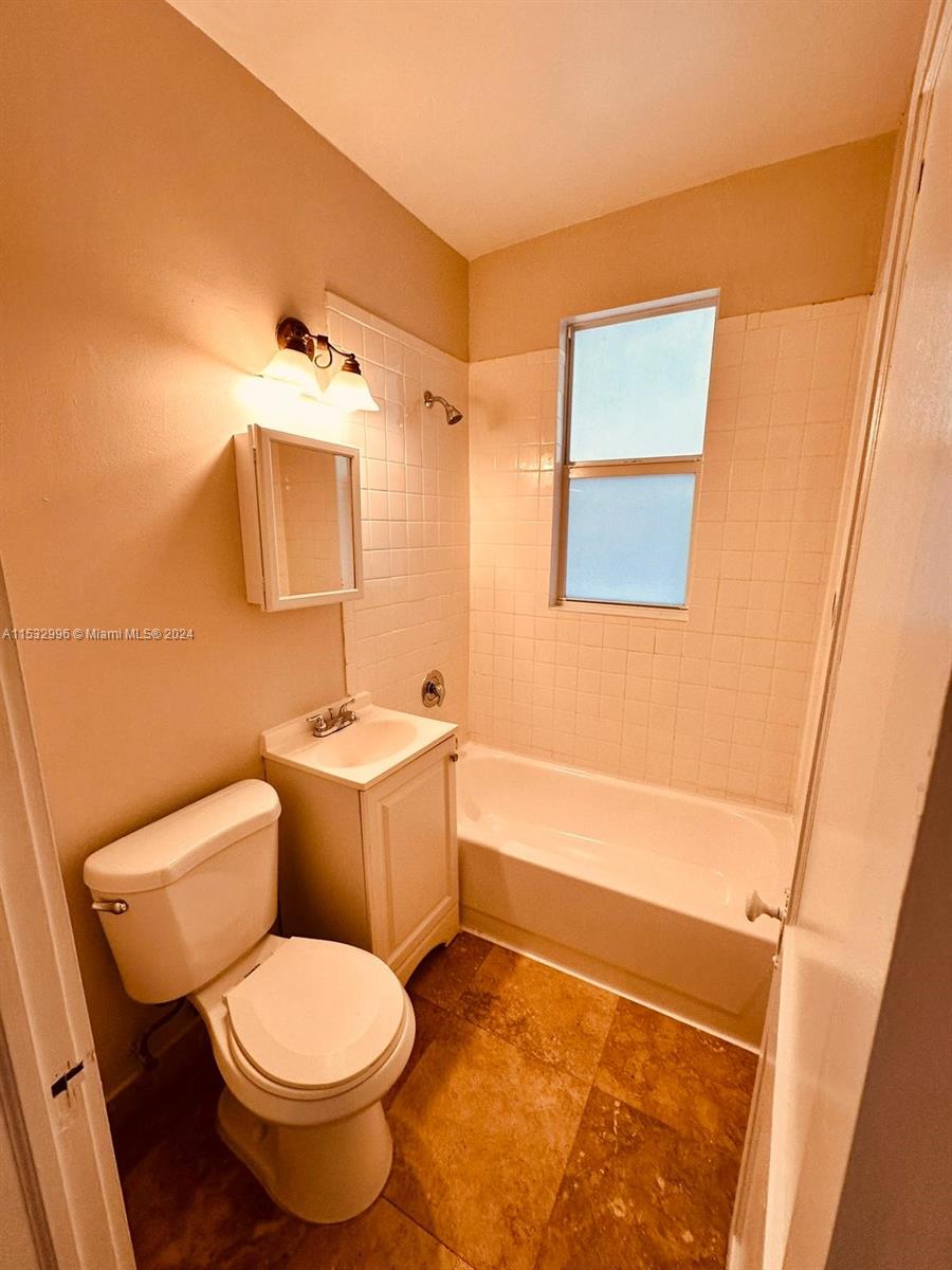 344 Mendoza Ave 3, Miami, Florida 33134, 1 Bedroom Bedrooms, ,1 BathroomBathrooms,Residentiallease,For Rent,344 Mendoza Ave 3,A11532996