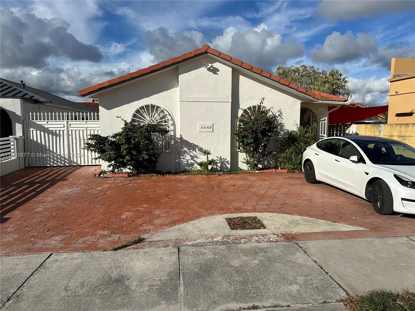 2449 W 72nd Pl, Hialeah, FL 33016