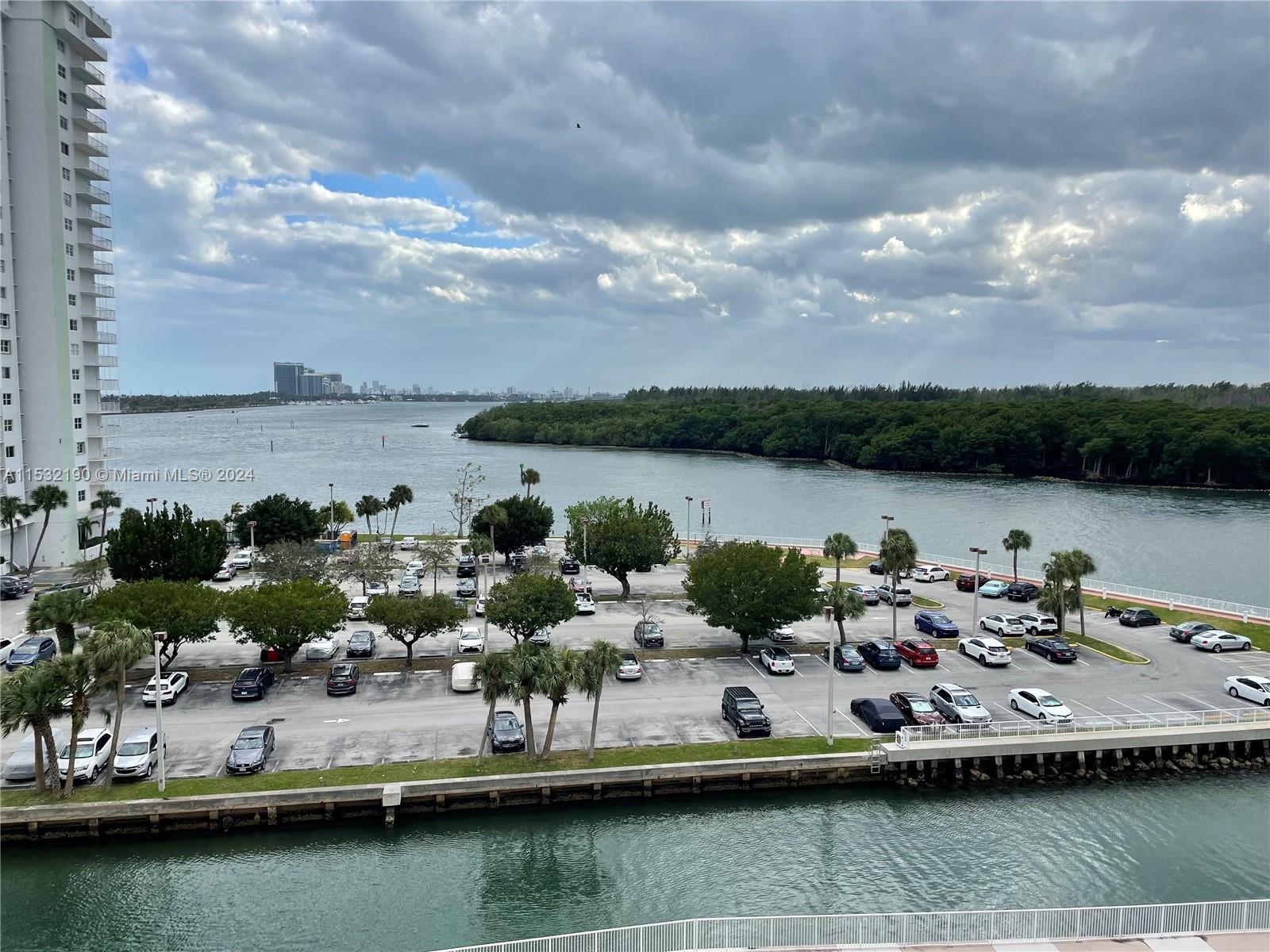 400 Kings Point Dr 705, Sunny Isles Beach, Florida 33160, 1 Bedroom Bedrooms, ,1 BathroomBathrooms,Residential,For Sale,400 Kings Point Dr 705,A11532190