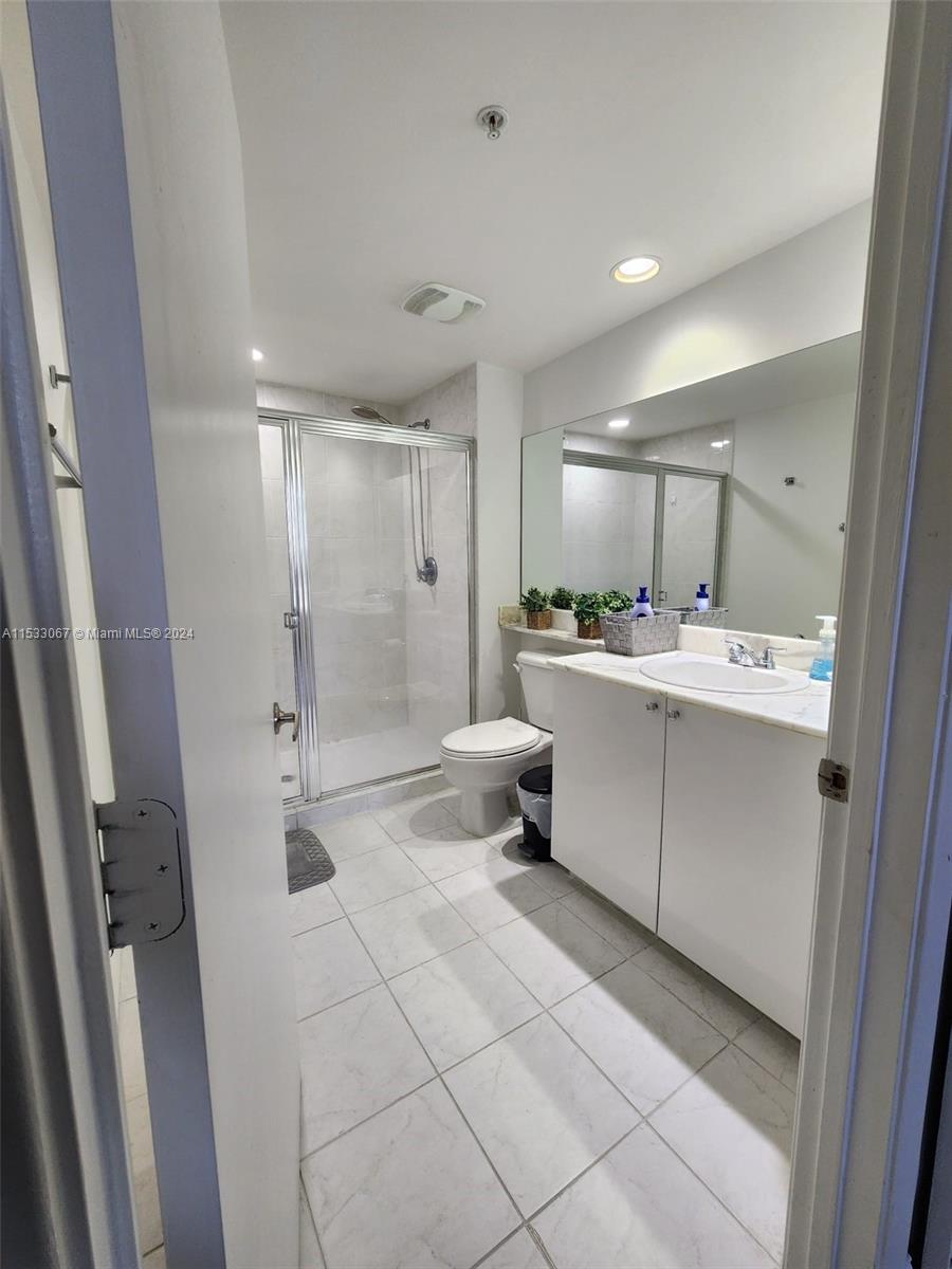 18800 NE 29th Ave 405, Aventura, Florida 33180, 2 Bedrooms Bedrooms, ,2 BathroomsBathrooms,Residentiallease,For Rent,18800 NE 29th Ave 405,A11533067