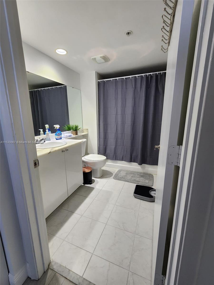 18800 NE 29th Ave 405, Aventura, Florida 33180, 2 Bedrooms Bedrooms, ,2 BathroomsBathrooms,Residentiallease,For Rent,18800 NE 29th Ave 405,A11533067