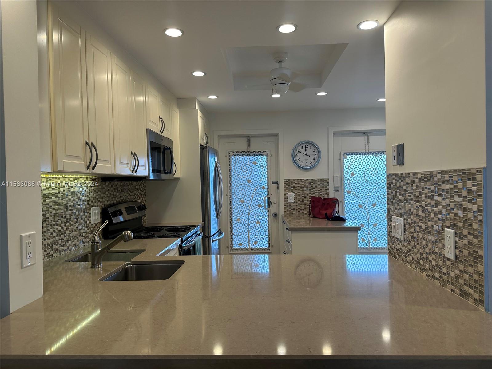 440 Paradise Isle Blvd 304, Hallandale Beach, Florida 33009, 2 Bedrooms Bedrooms, ,2 BathroomsBathrooms,Residential,For Sale,440 Paradise Isle Blvd 304,A11533088
