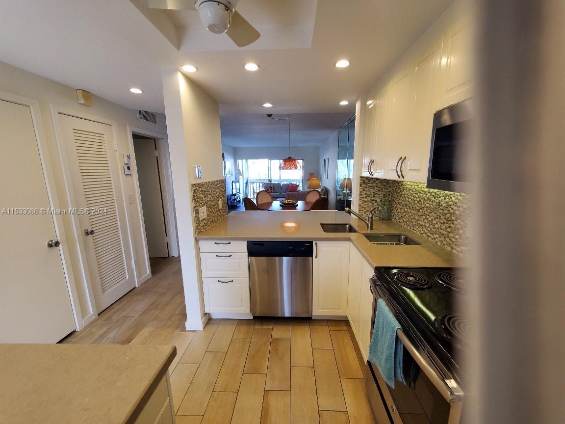 440 Paradise Isle Blvd 304, Hallandale Beach, Florida 33009, 2 Bedrooms Bedrooms, ,2 BathroomsBathrooms,Residential,For Sale,440 Paradise Isle Blvd 304,A11533088