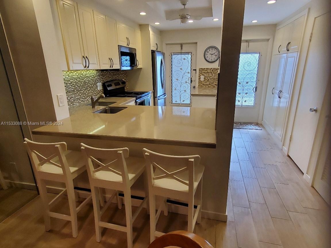 440 Paradise Isle Blvd 304, Hallandale Beach, Florida 33009, 2 Bedrooms Bedrooms, ,2 BathroomsBathrooms,Residential,For Sale,440 Paradise Isle Blvd 304,A11533088