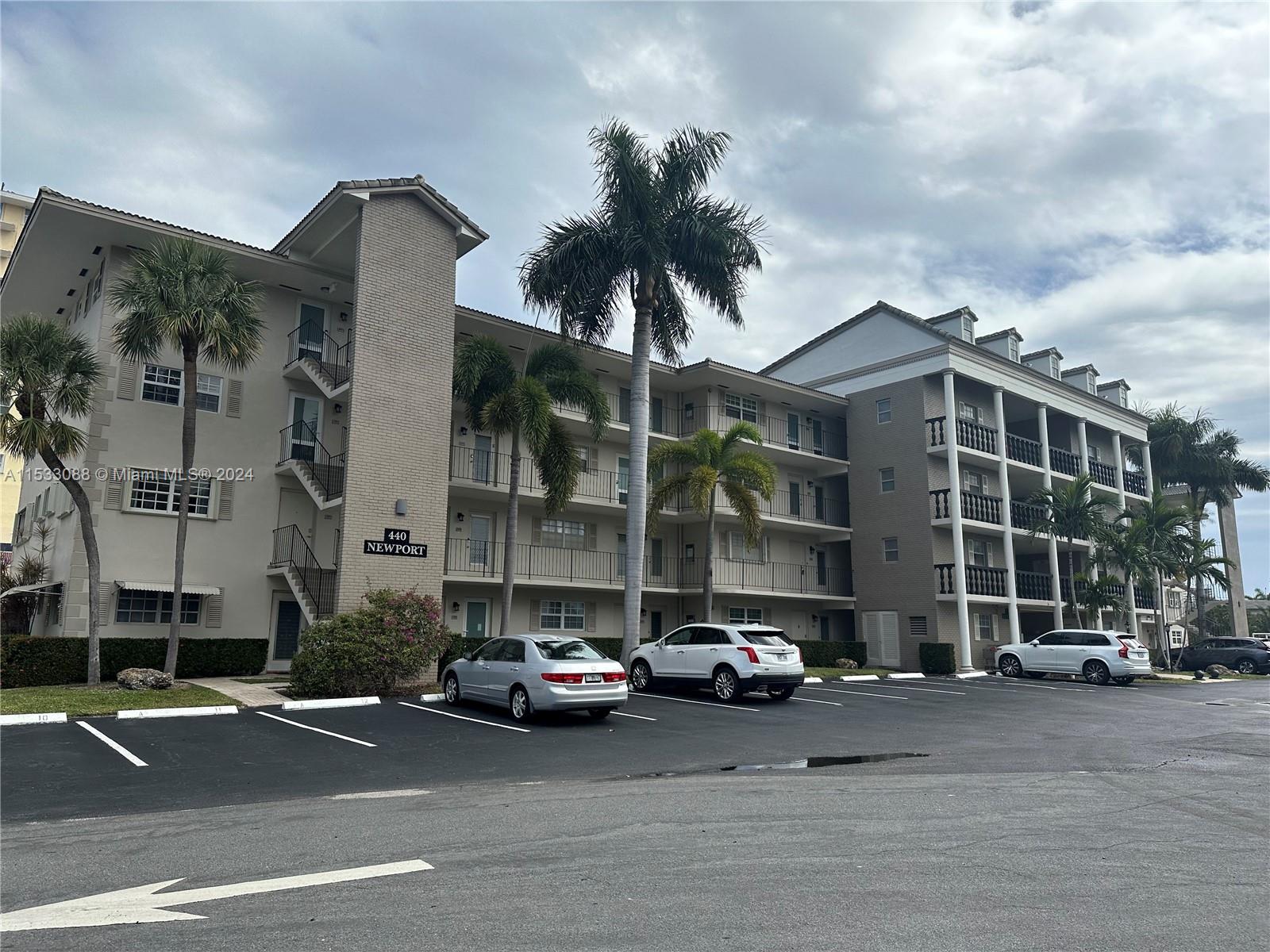 440 Paradise Isle Blvd 304, Hallandale Beach, Florida 33009, 2 Bedrooms Bedrooms, ,2 BathroomsBathrooms,Residential,For Sale,440 Paradise Isle Blvd 304,A11533088