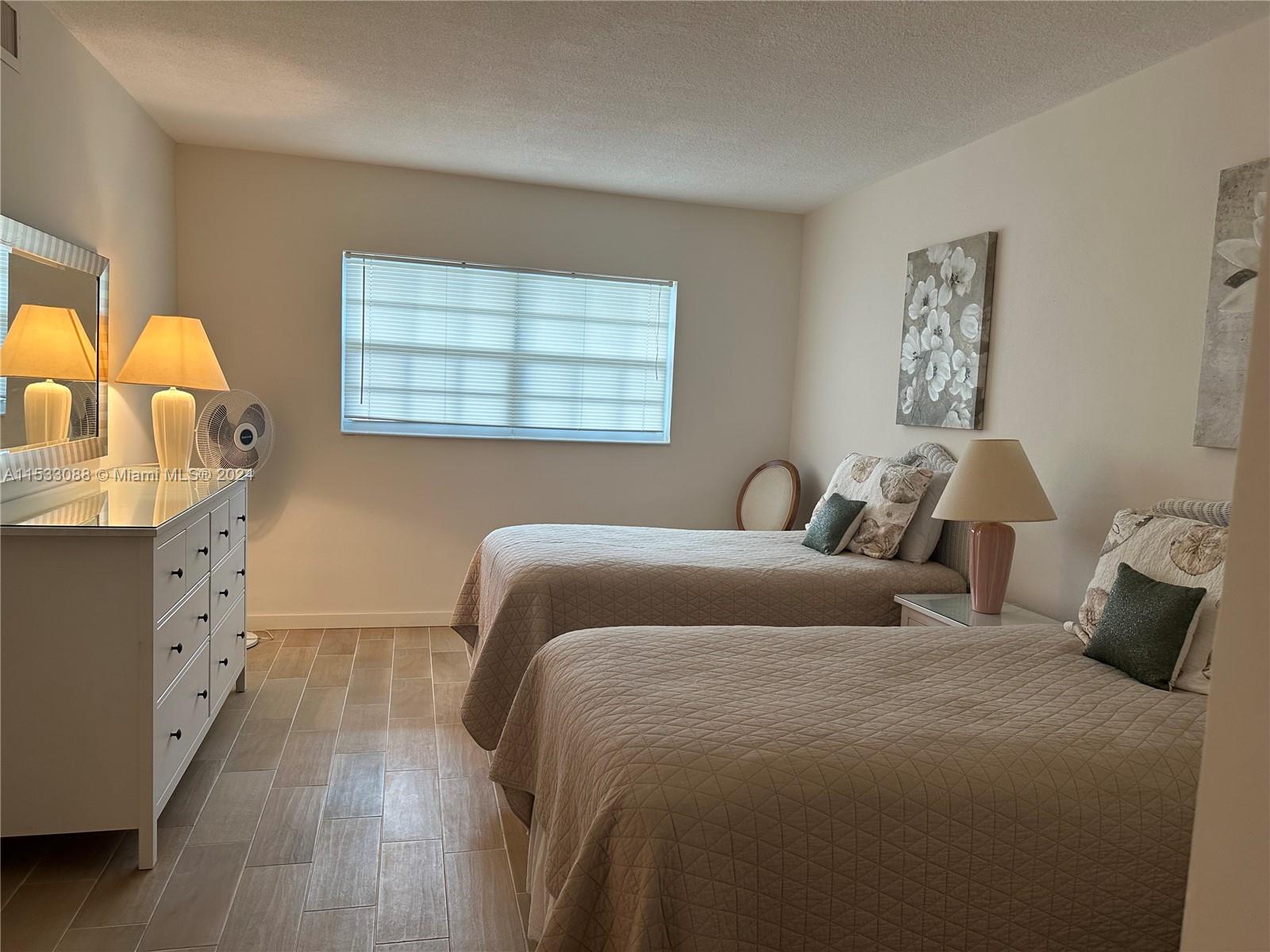 440 Paradise Isle Blvd 304, Hallandale Beach, Florida 33009, 2 Bedrooms Bedrooms, ,2 BathroomsBathrooms,Residential,For Sale,440 Paradise Isle Blvd 304,A11533088