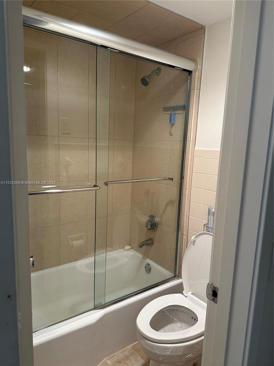 440 Paradise Isle Blvd 304, Hallandale Beach, Florida 33009, 2 Bedrooms Bedrooms, ,2 BathroomsBathrooms,Residential,For Sale,440 Paradise Isle Blvd 304,A11533088