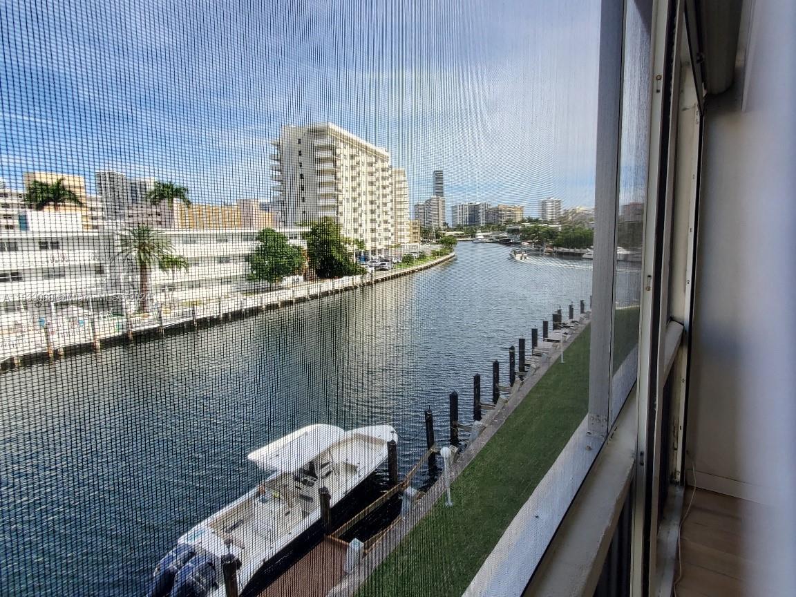 440 Paradise Isle Blvd 304, Hallandale Beach, Florida 33009, 2 Bedrooms Bedrooms, ,2 BathroomsBathrooms,Residential,For Sale,440 Paradise Isle Blvd 304,A11533088