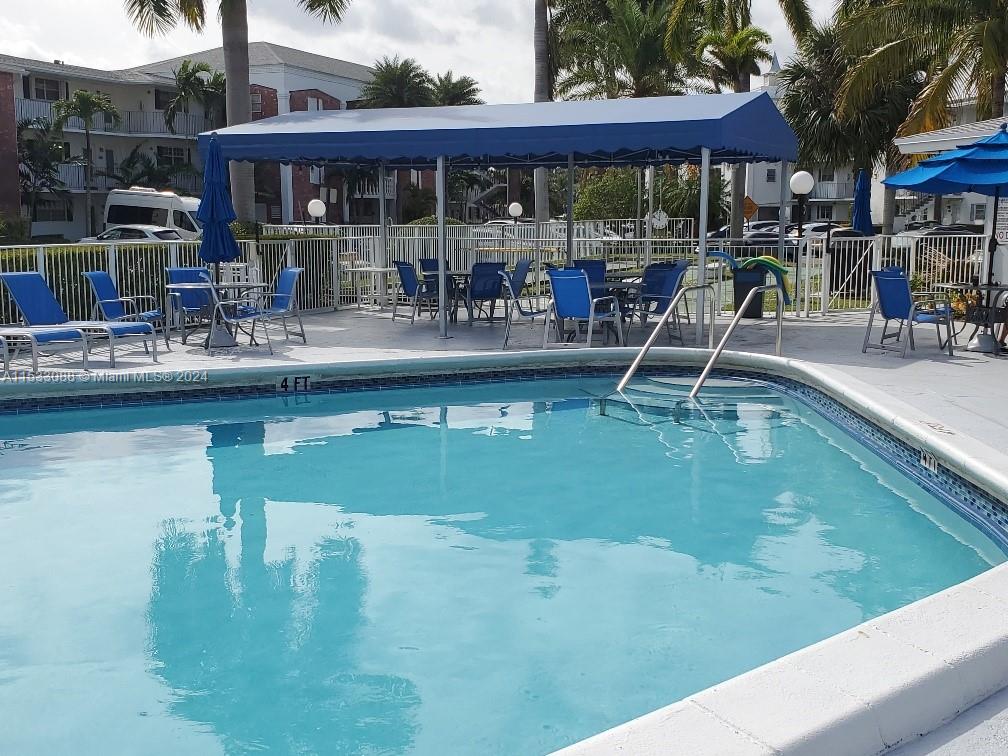 440 Paradise Isle Blvd 304, Hallandale Beach, Florida 33009, 2 Bedrooms Bedrooms, ,2 BathroomsBathrooms,Residential,For Sale,440 Paradise Isle Blvd 304,A11533088