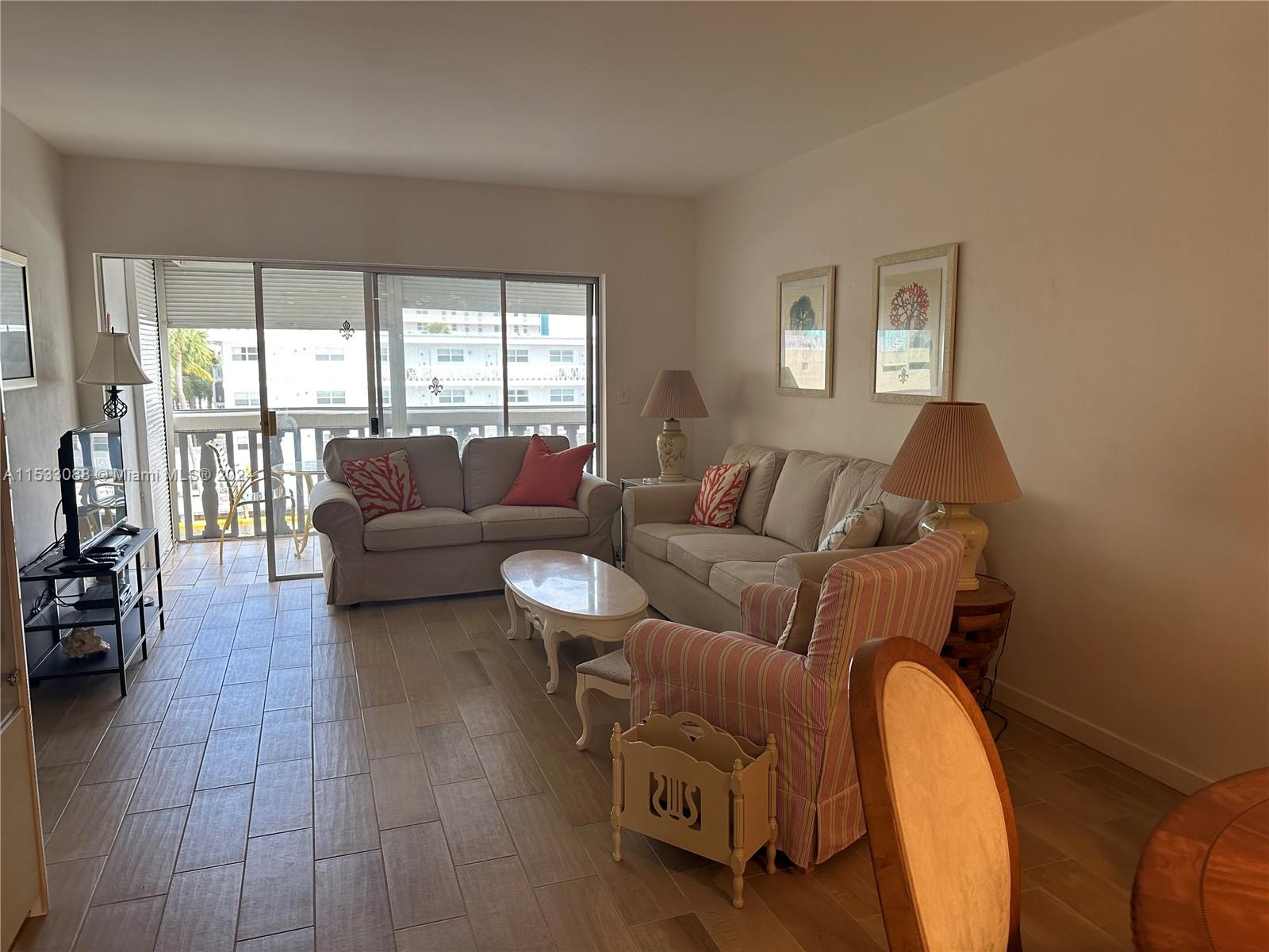 440 Paradise Isle Blvd 304, Hallandale Beach, Florida 33009, 2 Bedrooms Bedrooms, ,2 BathroomsBathrooms,Residential,For Sale,440 Paradise Isle Blvd 304,A11533088