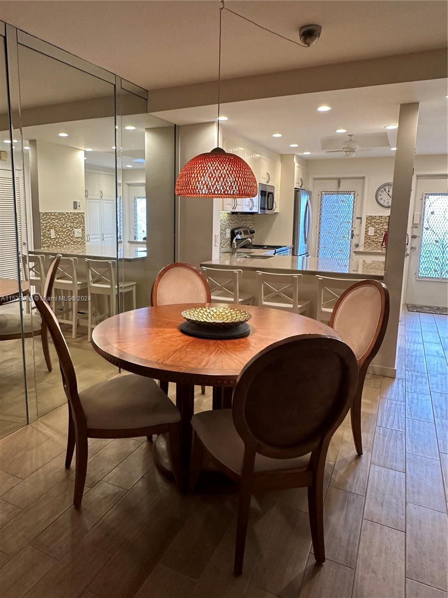 440 Paradise Isle Blvd 304, Hallandale Beach, Florida 33009, 2 Bedrooms Bedrooms, ,2 BathroomsBathrooms,Residential,For Sale,440 Paradise Isle Blvd 304,A11533088