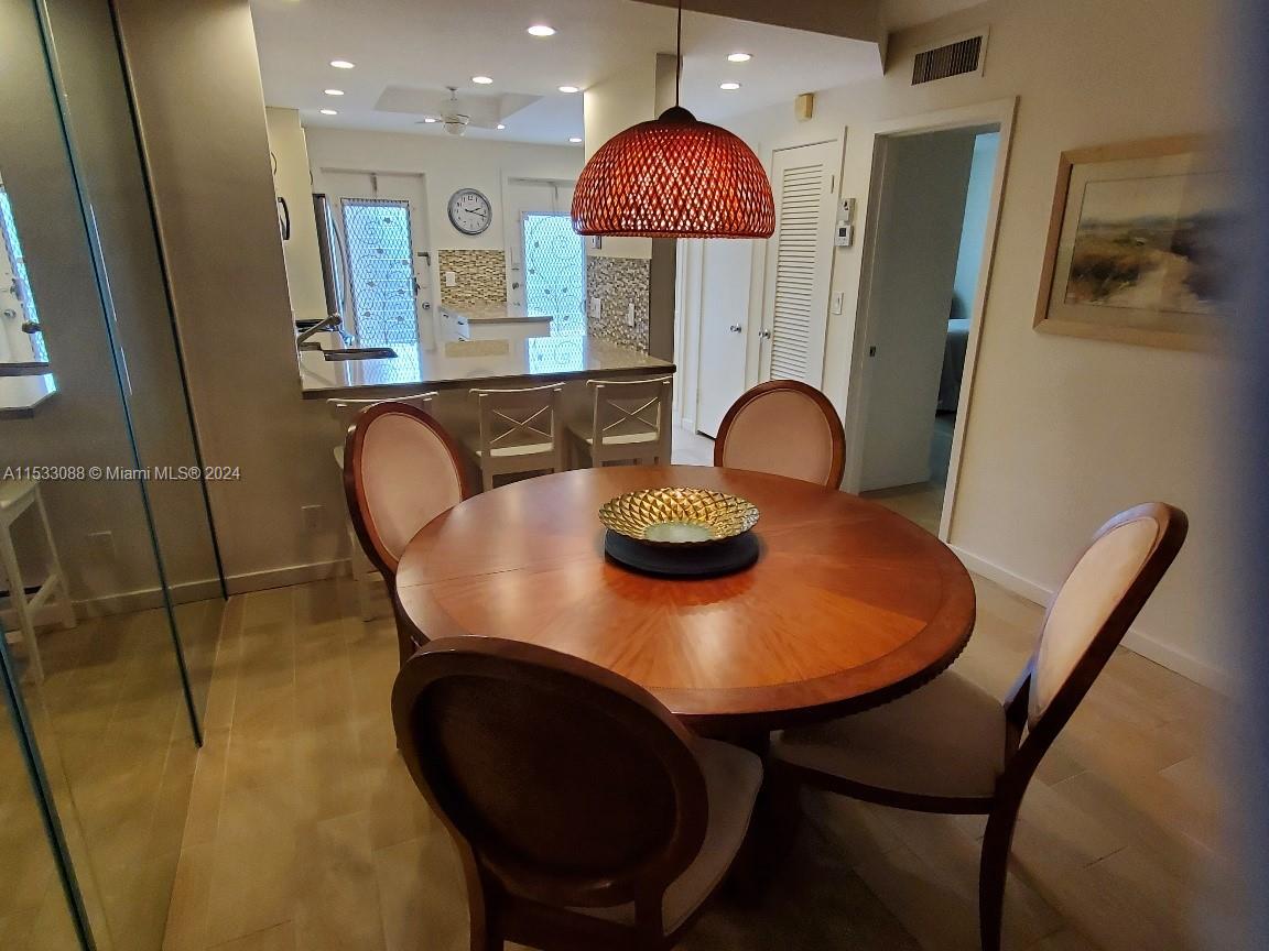 440 Paradise Isle Blvd 304, Hallandale Beach, Florida 33009, 2 Bedrooms Bedrooms, ,2 BathroomsBathrooms,Residential,For Sale,440 Paradise Isle Blvd 304,A11533088