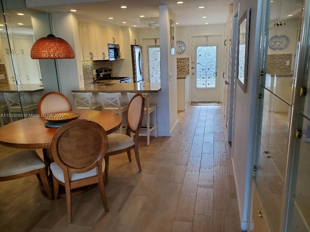 440 Paradise Isle Blvd 304, Hallandale Beach, Florida 33009, 2 Bedrooms Bedrooms, ,2 BathroomsBathrooms,Residential,For Sale,440 Paradise Isle Blvd 304,A11533088