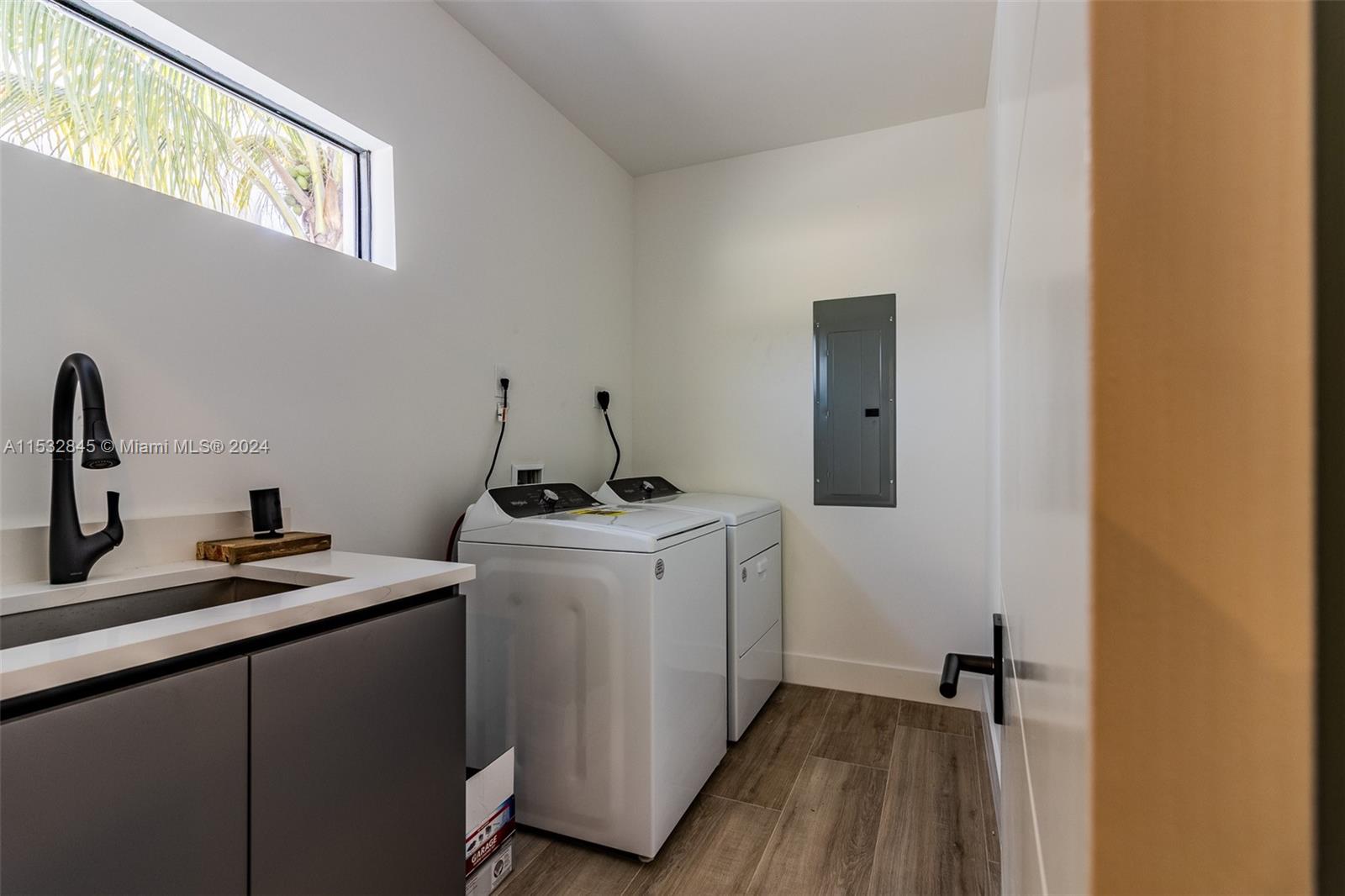 913 15th St, Fort Lauderdale, FL, 33304 United States, 4 Bedrooms Bedrooms, ,3 BathroomsBathrooms,Residential,For Sale,15th St,A11532845