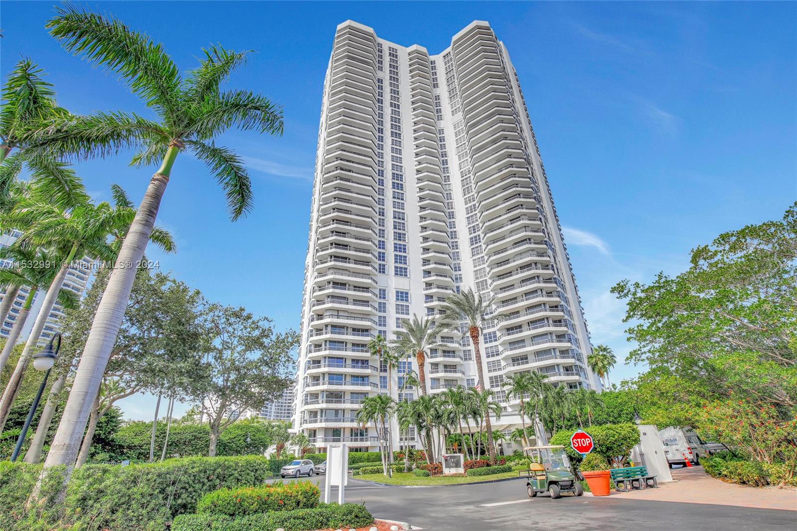 3500 Mystic Pointe Dr 402, Aventura, Florida 33180, 2 Bedrooms Bedrooms, ,2 BathroomsBathrooms,Residential,For Sale,3500 Mystic Pointe Dr 402,A11532991
