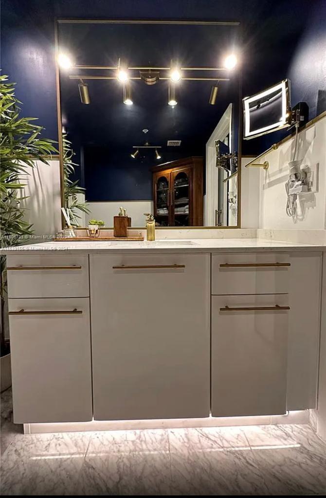 253 NE 2nd St 314, Miami, Florida 33132, 1 Bedroom Bedrooms, ,1 BathroomBathrooms,Residentiallease,For Rent,253 NE 2nd St 314,A11533156