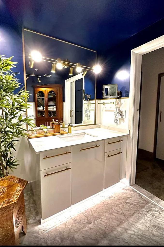 253 NE 2nd St 314, Miami, Florida 33132, 1 Bedroom Bedrooms, ,1 BathroomBathrooms,Residentiallease,For Rent,253 NE 2nd St 314,A11533156