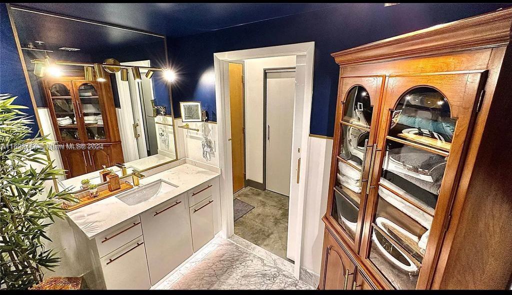 253 NE 2nd St 314, Miami, Florida 33132, 1 Bedroom Bedrooms, ,1 BathroomBathrooms,Residentiallease,For Rent,253 NE 2nd St 314,A11533156