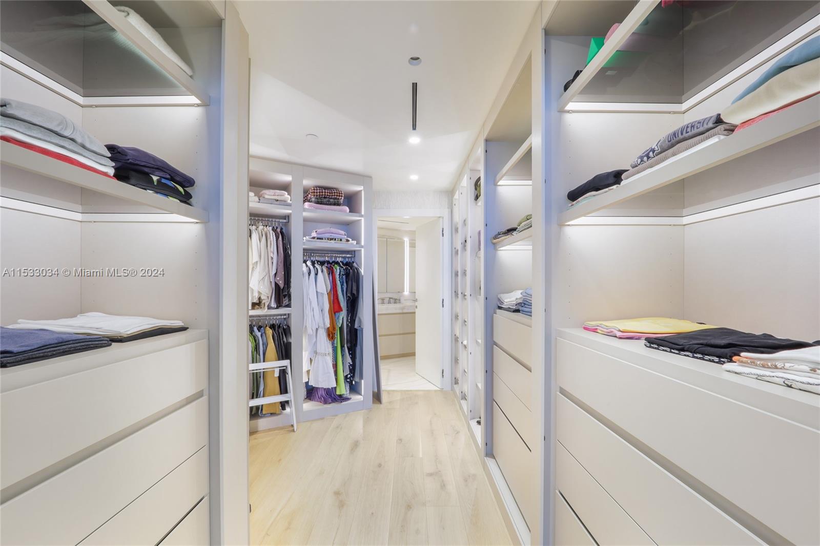 2127 Brickell Ave, Miami, FL, 33129 United States, 3 Bedrooms Bedrooms, ,3 BathroomsBathrooms,Residential,For Sale,Brickell Ave,A11533034