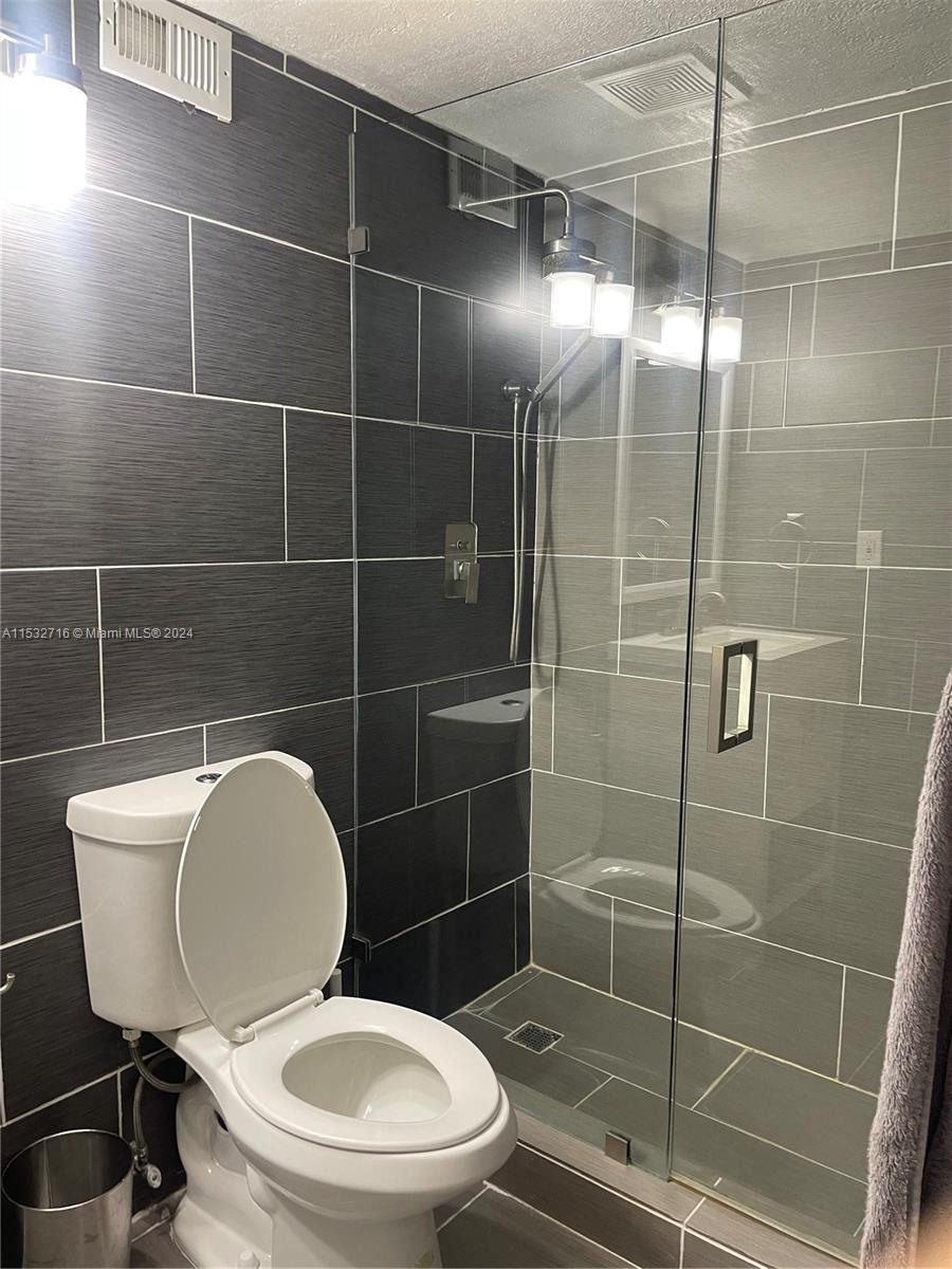 1455 N Treasure Dr 4E, North Bay Village, Florida 33141, 1 Bedroom Bedrooms, ,1 BathroomBathrooms,Residentiallease,For Rent,1455 N Treasure Dr 4E,A11532716