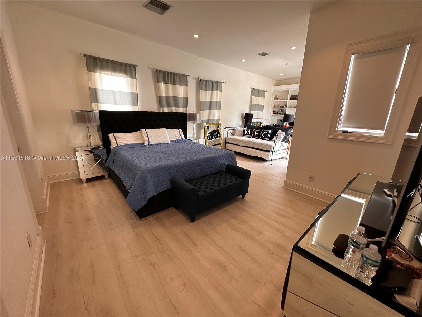 928 Tyler St, Hollywood, Florida 33019, 5 Bedrooms Bedrooms, ,5 BathroomsBathrooms,Residential,For Sale,928 Tyler St,A11531616