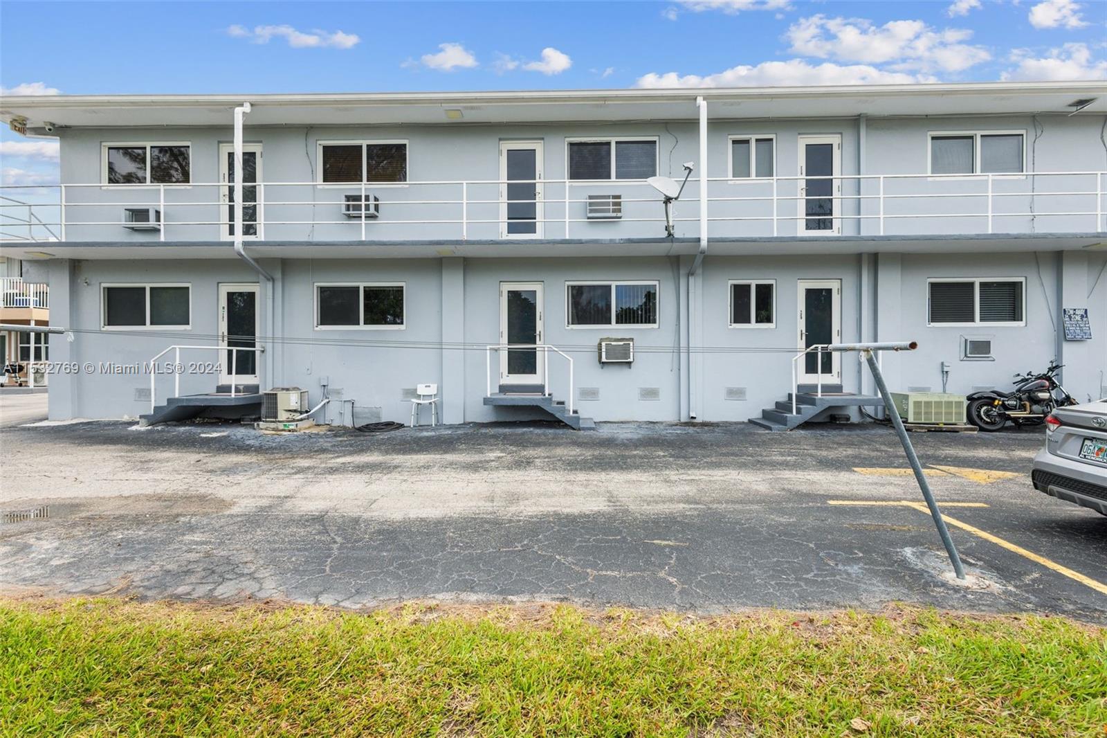 600 Layne Blvd 130, Hallandale Beach, Florida 33009, 1 Bedroom Bedrooms, ,1 BathroomBathrooms,Residentiallease,For Rent,600 Layne Blvd 130,A11532769